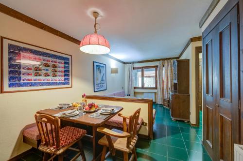 Imagen de la habitación del Grange Hike & Ski Sestriere Apartments - Happy.Rentals. Foto 11