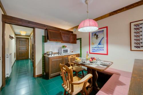 Imagen de la habitación del Grange Hike & Ski Sestriere Apartments - Happy.Rentals. Foto 12