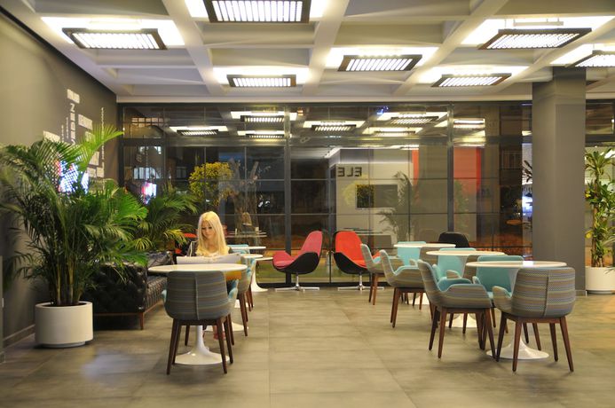 Imagen de los interiores del Green Garden Suites. Foto 18