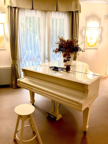 Imagen de los interiores del Green Park Hotel, Serroni. Foto 19