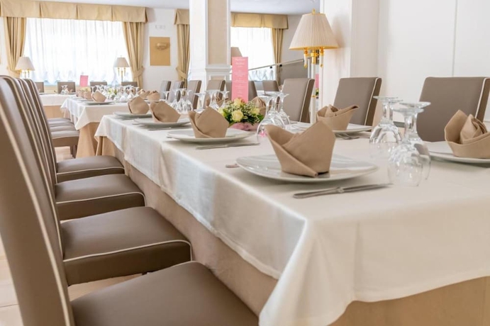 Imagen del bar/restaurante del Green Park Hotel, Serroni. Foto 5