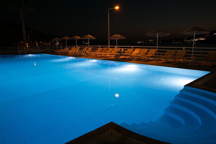 Imagen de la piscina del Greenport Bodrum Hotel. Foto 18