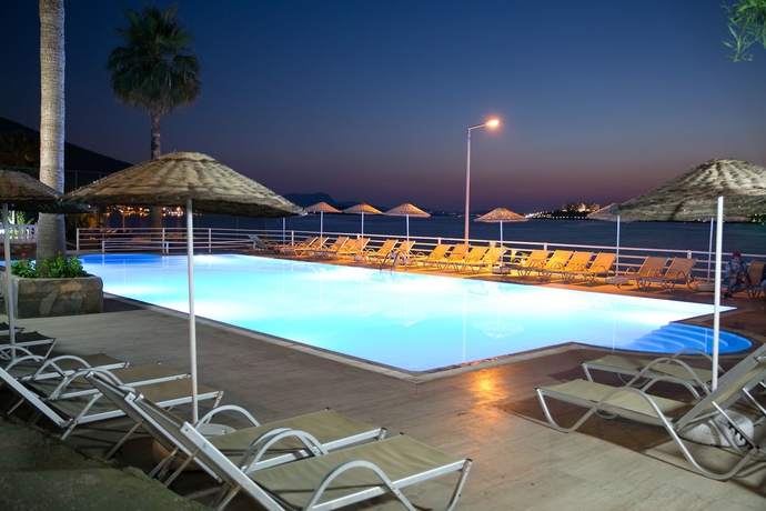 Imagen de la piscina del Greenport Bodrum Hotel. Foto 19