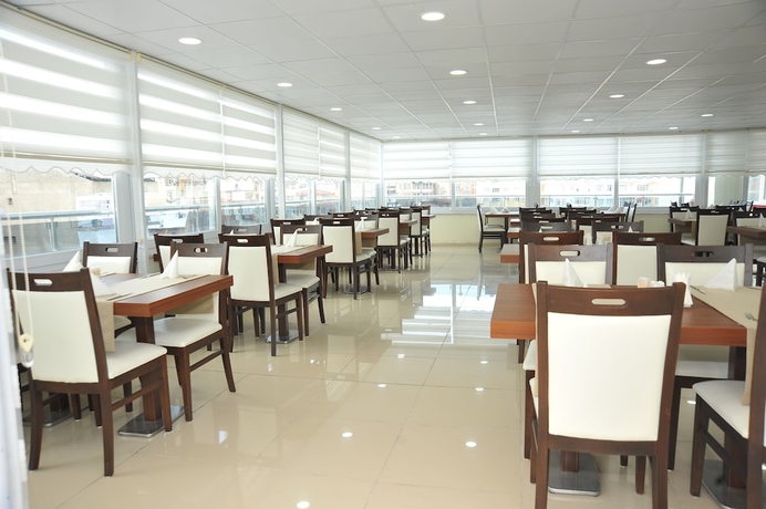 Imagen del bar/restaurante del Gun Otel. Foto 3