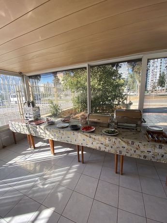 Imagen del bar/restaurante del Gunes Hotel. Foto 4