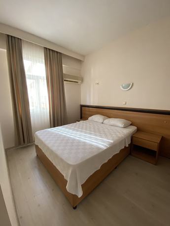 Imagen de la habitación del Gunes Hotel. Foto 11