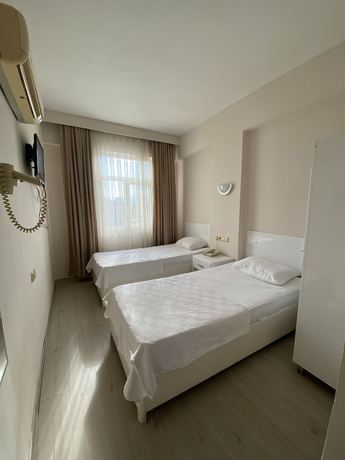 Imagen de la habitación del Gunes Hotel. Foto 13