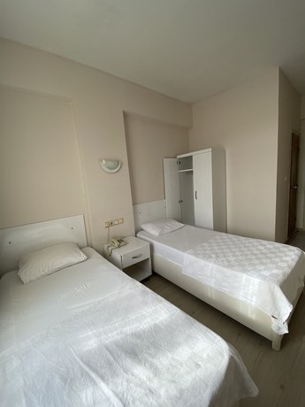 Imagen de la habitación del Gunes Hotel. Foto 15