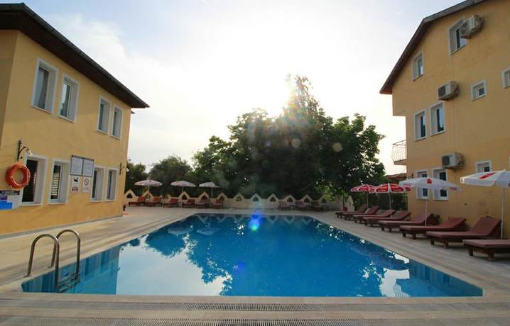 Imagen de la piscina del Gunes Hotel and Apartments. Foto 19