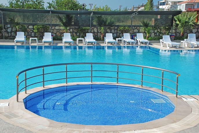 Imagen de la piscina del Gure Termal Resort. Foto 14