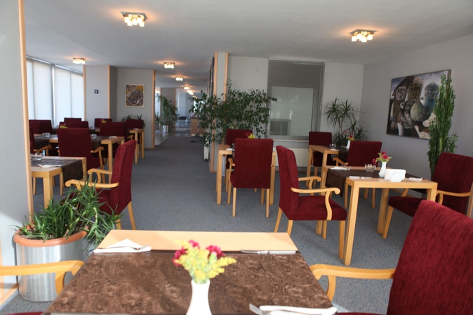 Imagen del bar/restaurante del Gurgenci Suite Hotel. Foto 5