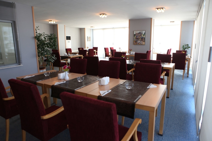 Imagen del bar/restaurante del Gurgenci Suite Hotel. Foto 6