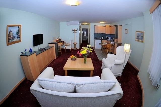 Imagen de los interiores del Gurgenci Suite Hotel. Foto 14