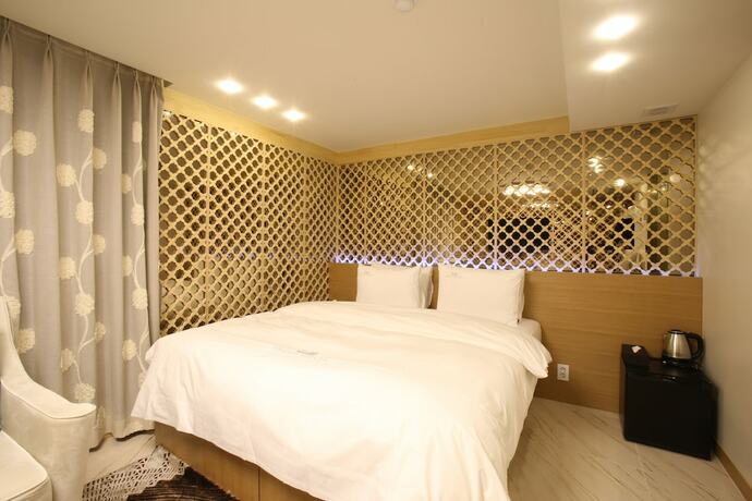 Imagen de la habitación del Guri Cello Hotel. Foto 28