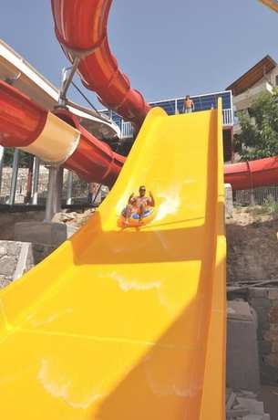 Imagen de la piscina del Gurol Hotel and Apart. Foto 14