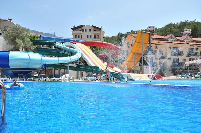 Imagen de la piscina del Gurol Hotel and Apart. Foto 19