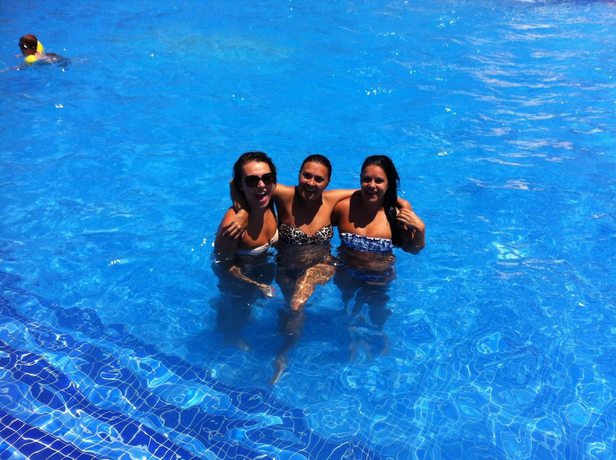Imagen de la piscina del Gurol Hotel and Apart. Foto 20