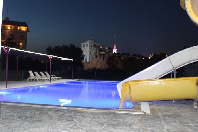 Imagen de la piscina del G&uuml;l Otel. Foto 11