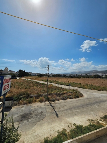 Imagen de los exteriores del G&uuml;rb&uuml;z Otel. Foto 11