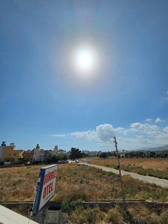 Imagen de los exteriores del G&uuml;rb&uuml;z Otel. Foto 12