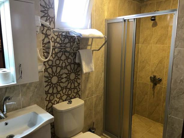 Imagen de la habitación del G&uuml;ven Hotel. Foto 5