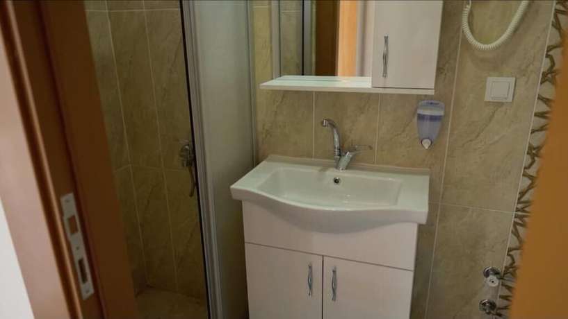 Imagen de la habitación del G&uuml;ven Hotel. Foto 17