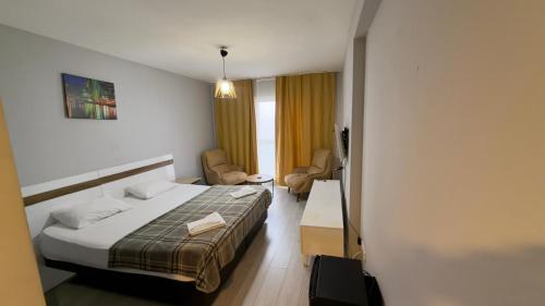 Imagen general del G&uuml;ven Suit. Foto 4