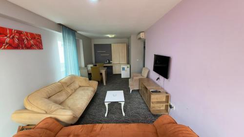 Imagen general del G&uuml;ven Suit. Foto 6