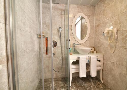 Imagen de la habitación del Guvenay Business Hotel. Foto 7