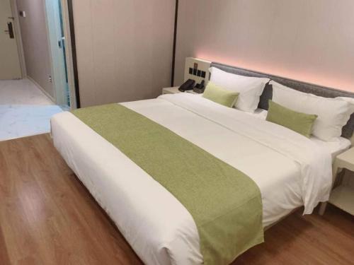 Imagen general del Gya Jiaxing Pinghu City Wuyue Square Shengli Road Hotel. Foto 1