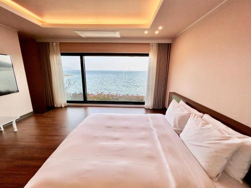 Imagen de la habitación del Gyeongnam goseong Hotel With7. Foto 20