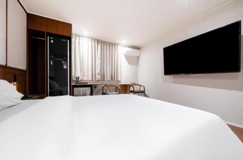Imagen general del H Avenue Hotel Chungjangro. Foto 3