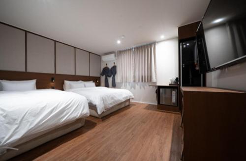 Imagen de la habitación del H Avenue Hotel Chungjangro. Foto 17