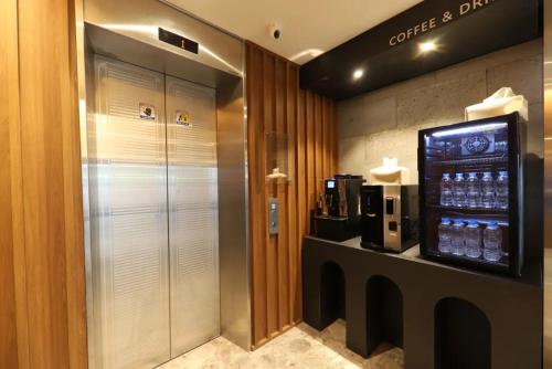Imagen general del H Avenue Hotel Chungjangro. Foto 15
