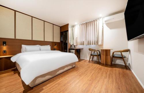 Imagen de la habitación del H Avenue Hotel Chungjangro. Foto 19
