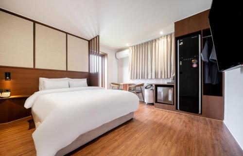 Imagen de la habitación del H Avenue Hotel Chungjangro. Foto 20