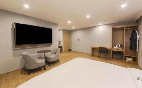 Imagen general del H Avenue Hotel. Foto 1