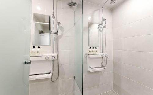 Imagen de la habitación del H Avenue Hotel. Foto 17