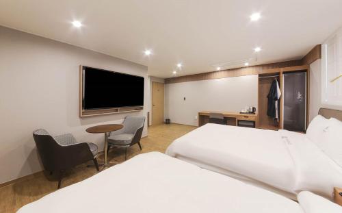 Imagen general del H Avenue Hotel. Foto 3