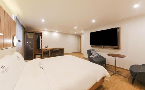 Imagen general del H Avenue Hotel. Foto 10