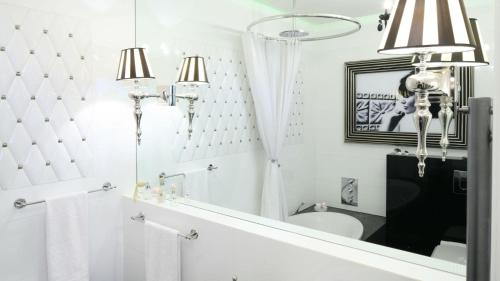 Imagen general del HANZA TOWER Apartments WHITE SKY & HIGH floor Pool & Jacussi & Sauna. Foto 5