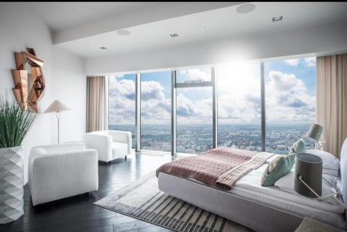Imagen general del HANZA TOWER Apartments WHITE SKY & HIGH floor Pool & Jacussi & Sauna. Foto 18