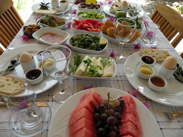 Imagen del bar/restaurante del HAYITB&Uuml;K&Uuml; AHŞAPEVLERİ. Foto 4