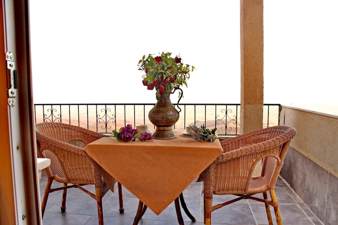 Imagen de los exteriores del HH Babil Konagi. Foto 16