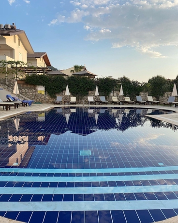 Imagen de la piscina del HIGH VIEW HOTEL. Foto 9