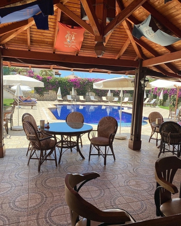 Imagen de la piscina del HIGH VIEW HOTEL. Foto 10