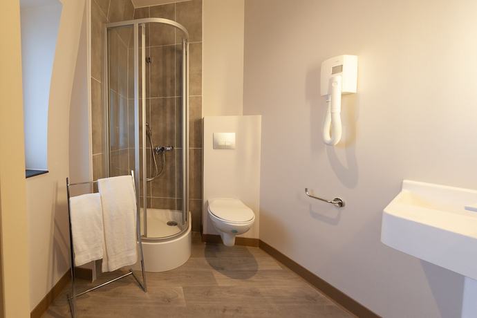 Imagen de la habitación del HNG Hotel Nancy Gare. Foto 18