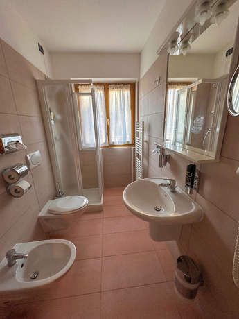 Imagen de la habitación del HOTEL ALPE BELLARIA. Foto 3