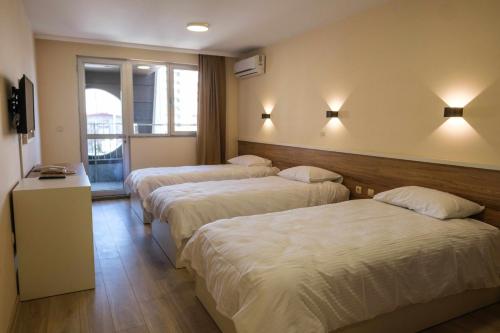 Imagen de la habitación del HOTEL BAYKO. Foto 15