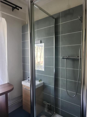 Imagen de la habitación del HOTEL CHATEAUBRIAND. Foto 15